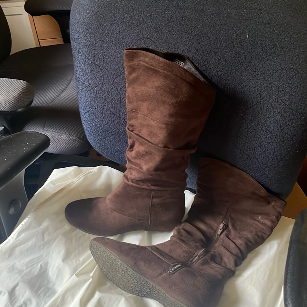 Women’s Brown Slouch Boot. BNWOT or box Size US 6